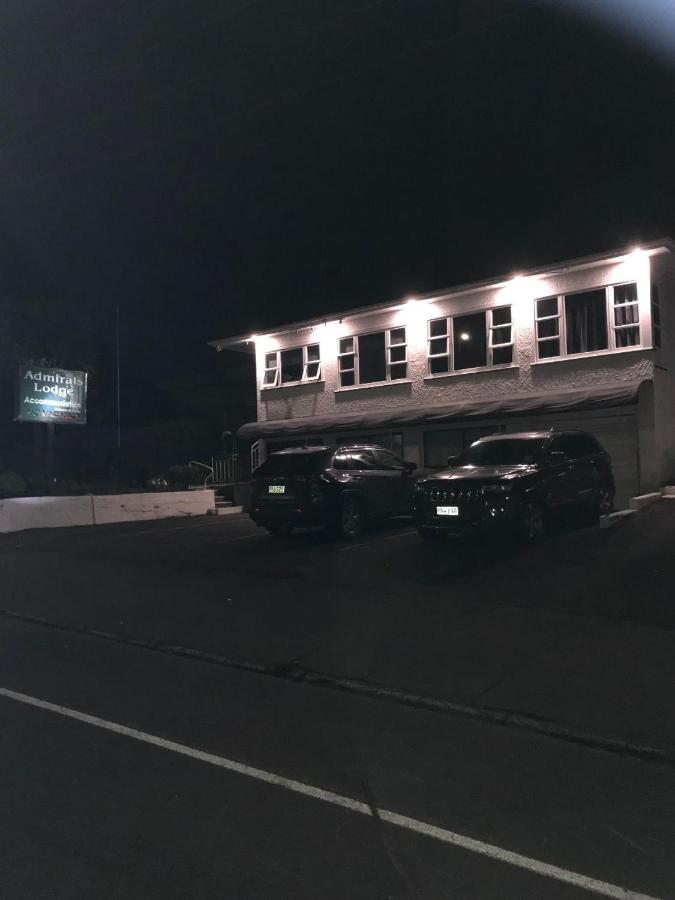 Admirals Lodge Пиктън Екстериор снимка