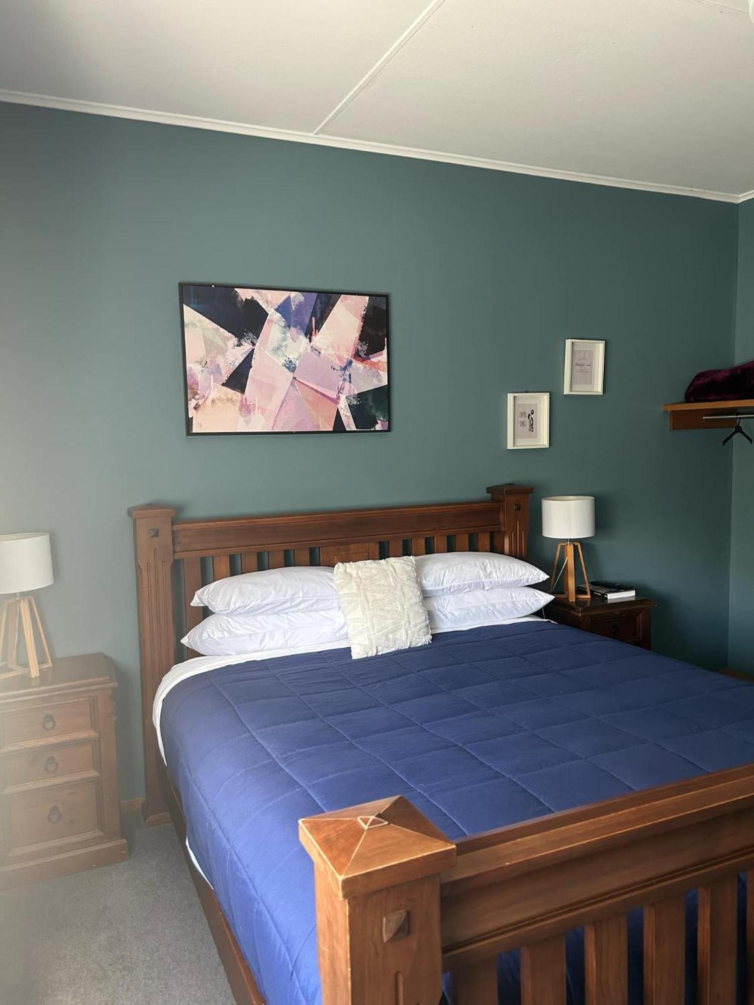 Admirals Lodge Пиктън Екстериор снимка