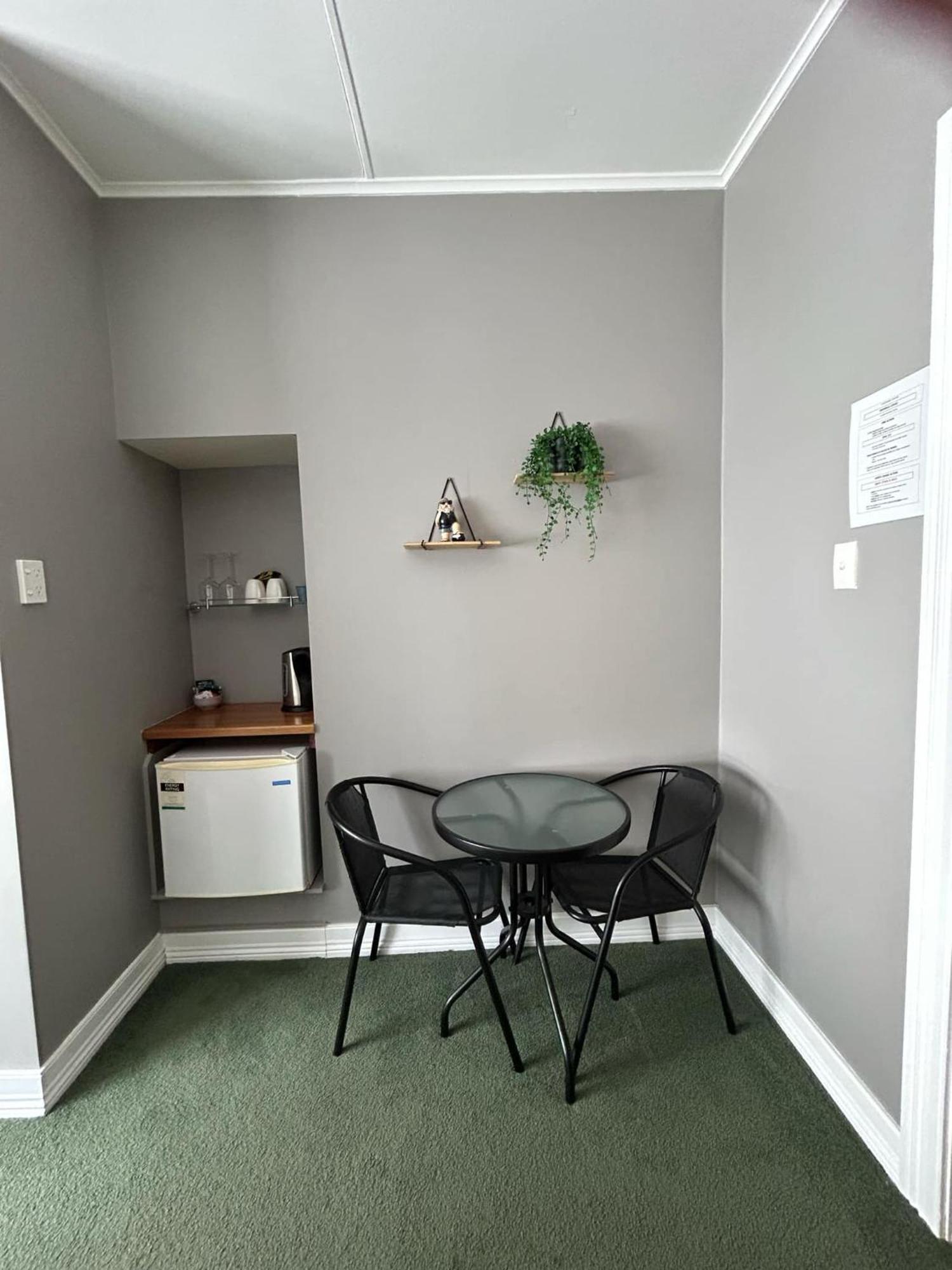 Admirals Lodge Пиктън Екстериор снимка