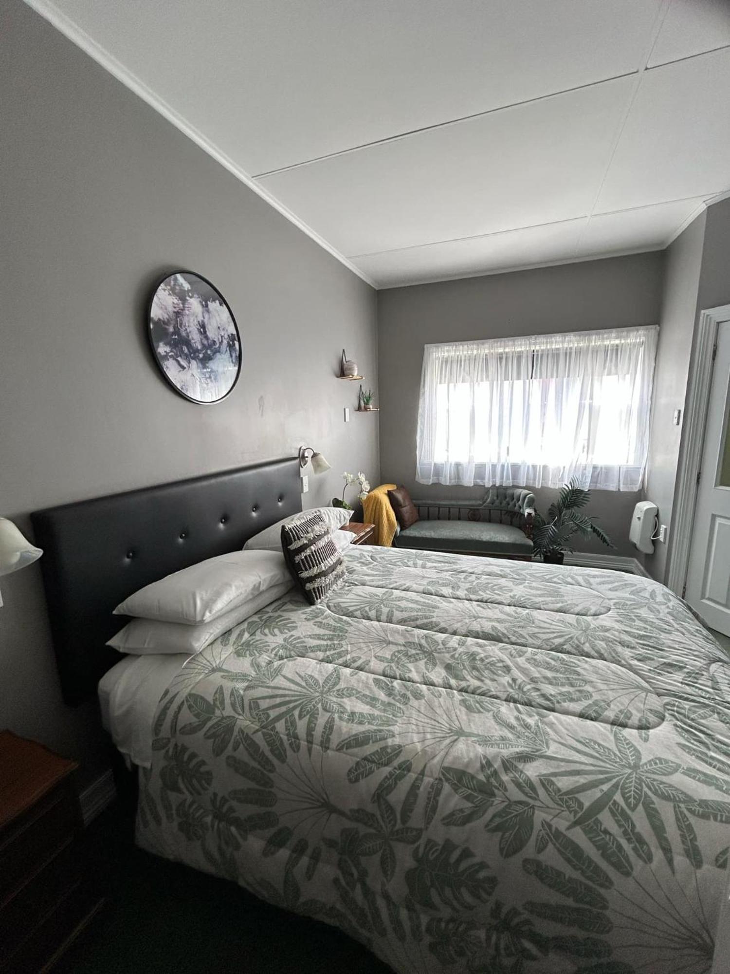 Admirals Lodge Пиктън Екстериор снимка