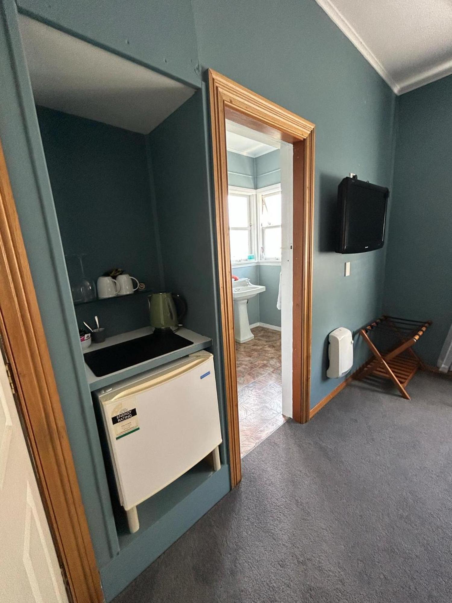 Admirals Lodge Пиктън Екстериор снимка