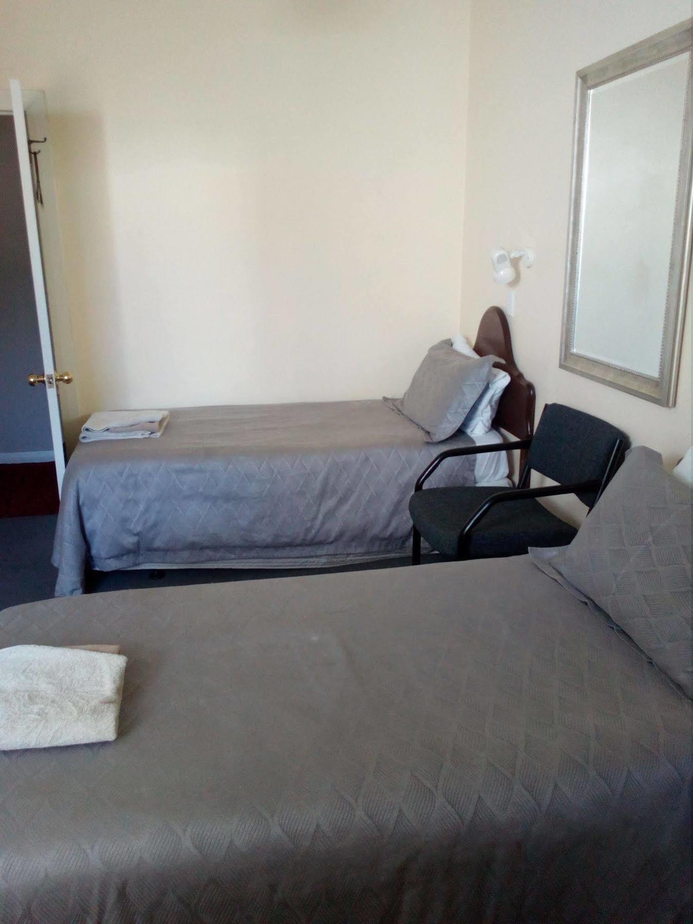 Admirals Lodge Пиктън Екстериор снимка