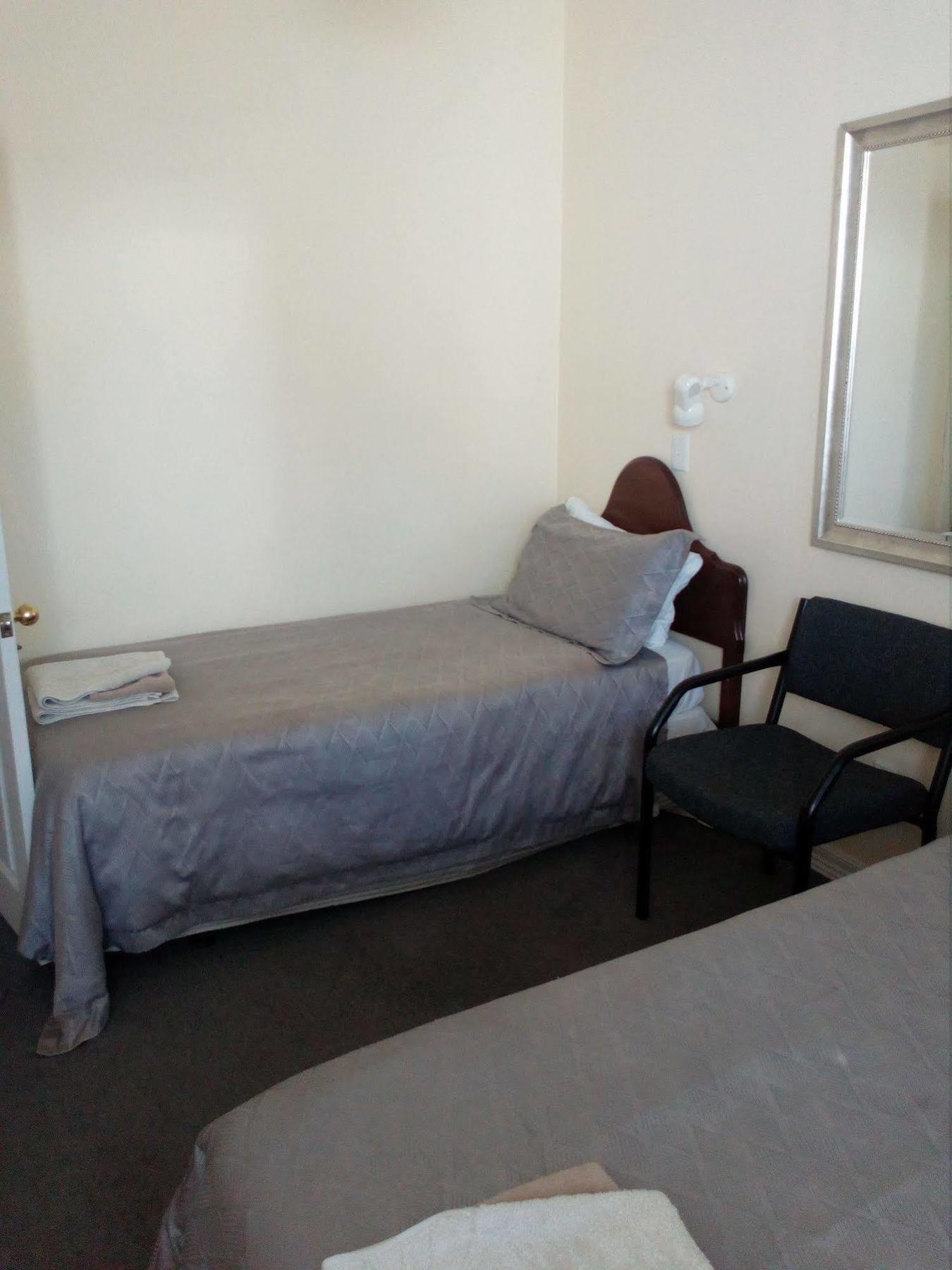 Admirals Lodge Пиктън Екстериор снимка
