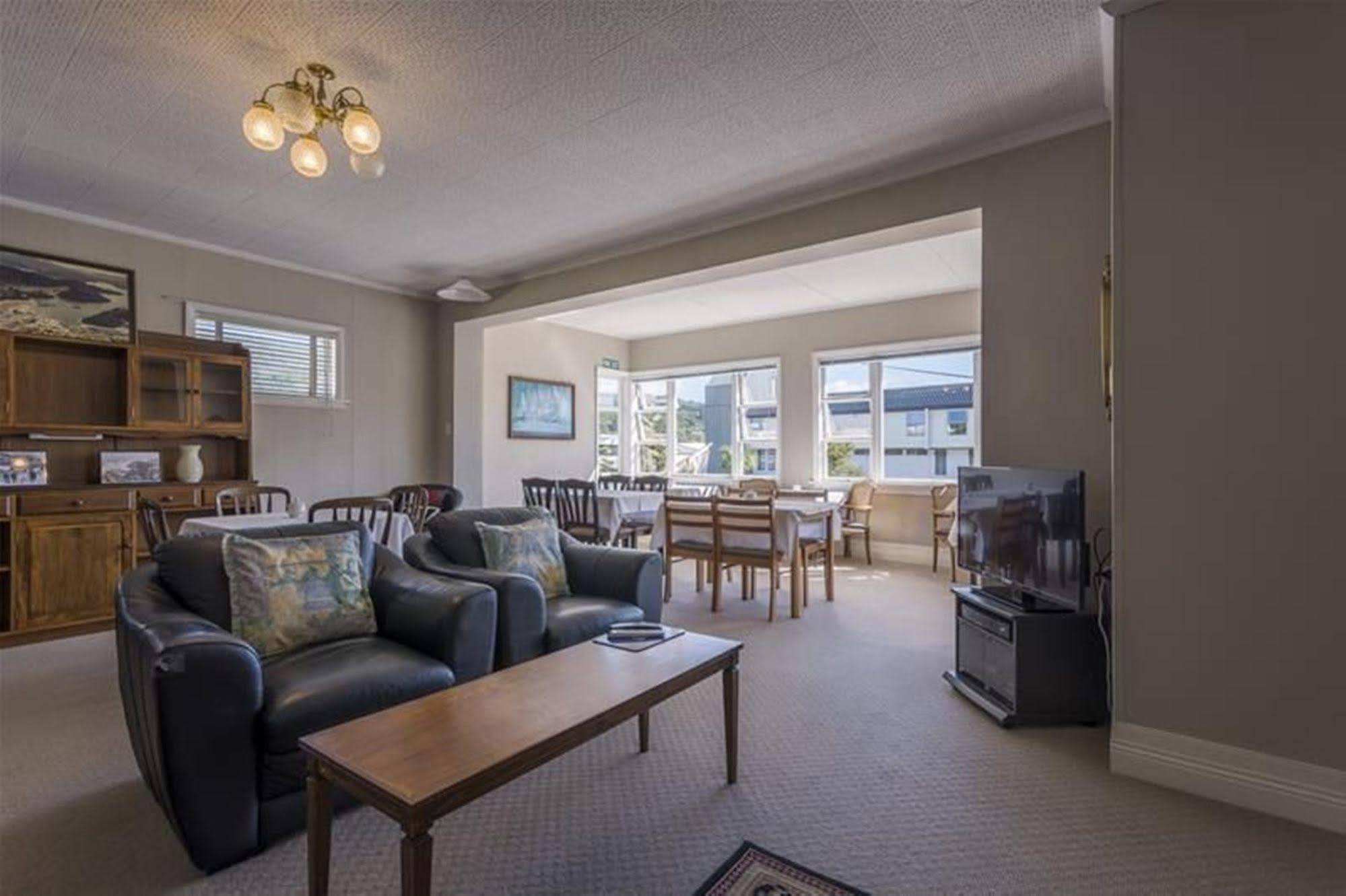 Admirals Lodge Пиктън Екстериор снимка